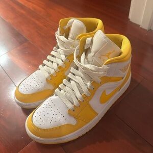 Nike Jordan 1 Mids (Yellow)
